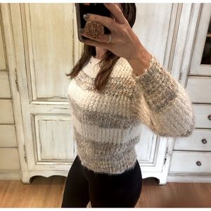 Worn once! Forever 21 super soft and cozy fuzzy sweater in size small.